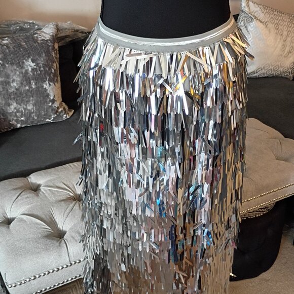 ENDLESS ROSE SILVER METALLIC FRINGE MIDI SKIRT NWT SZ Medium - Picture 5 of 10